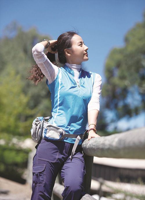 Hết mặc hở như Cái Bang lại có cô gái diện đồ như nội y khi đi leo núi - 7