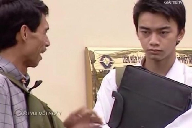 Hình ảnh Hà Duy đóng hài với nghệ sĩ Phú Đôn. Năm 2008, Hà Duy đóng phim