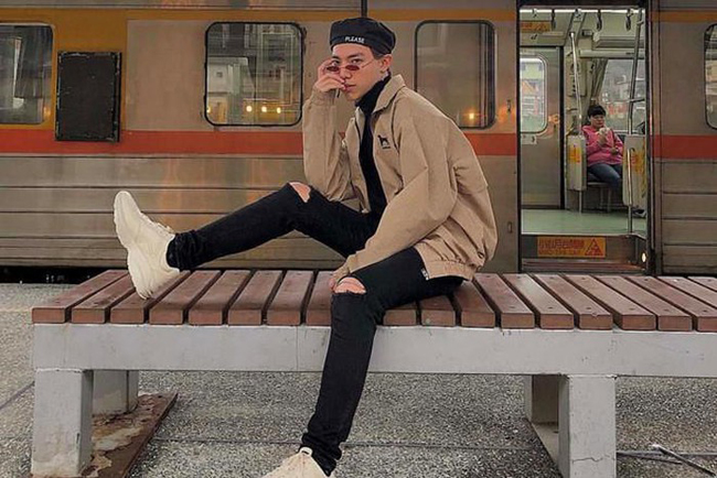 Nam ca sĩ chỉn chu trong các MV ca nhạc, đồng thời với thời trang đời thường của bản thân cũng rất sáng tạo.