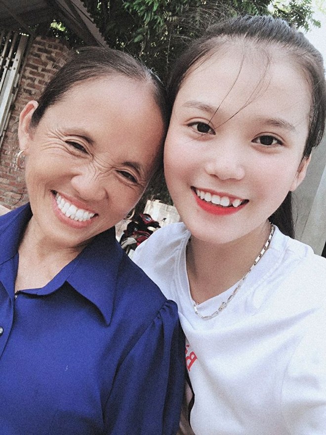 Con gái bà Tân xăm mình