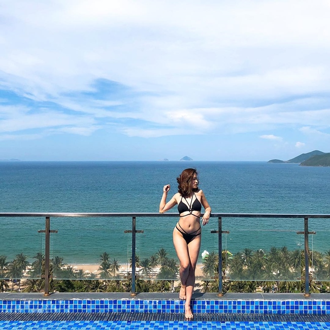 Thỉnh thoảng, người hâm mộ mới thấy Mai Trang diện bikini khoe vóc dáng gợi cảm.