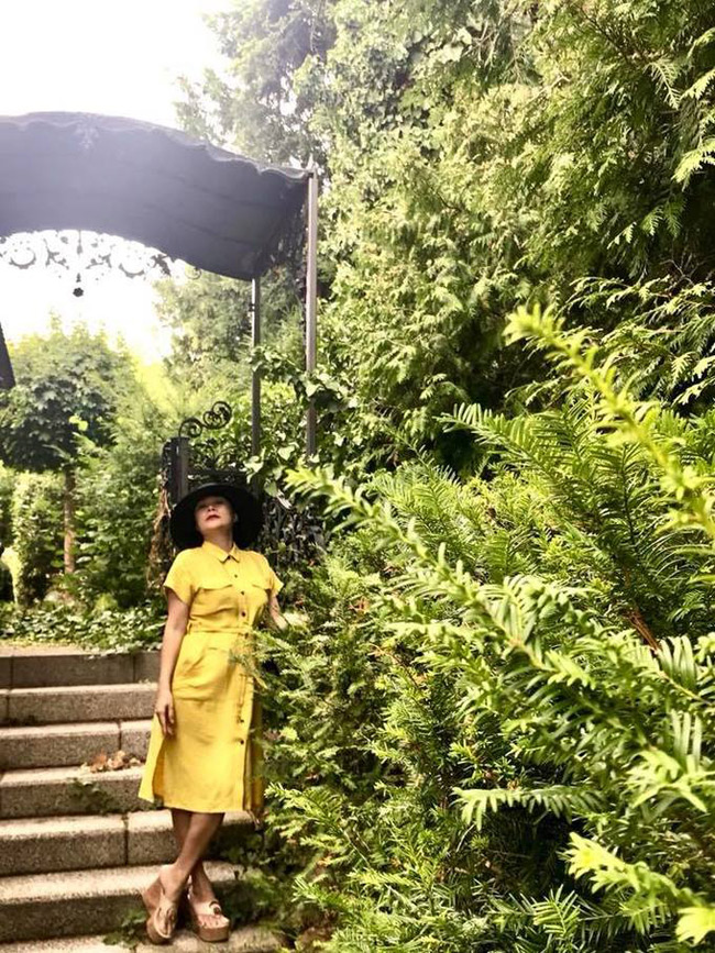 Gia đình cô kinh doanh tại Đức, sống ở biệt thự 1.400m2 tại thành phố Frankfurt.