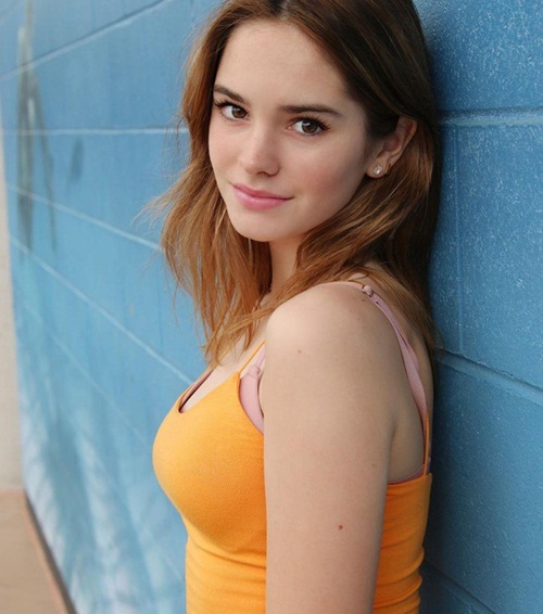 Cô bé 15 tuổi kế vị