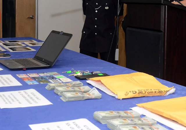 Yêu say đắm, cụ bà 77 tuổi dâng toàn bộ tài sản cho