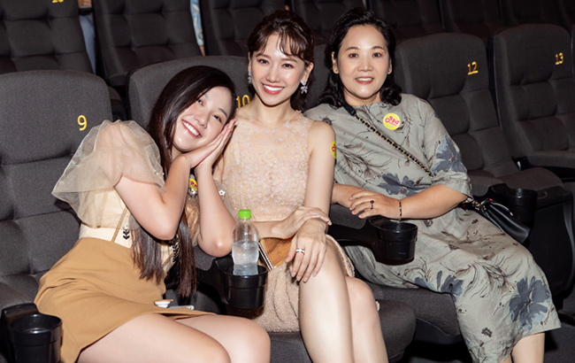 Phong cách thời trang của bà Lee cũng rất trẻ trung, thanh lịch, nhẹ nhàng nhưng không kém phần sang trọng.