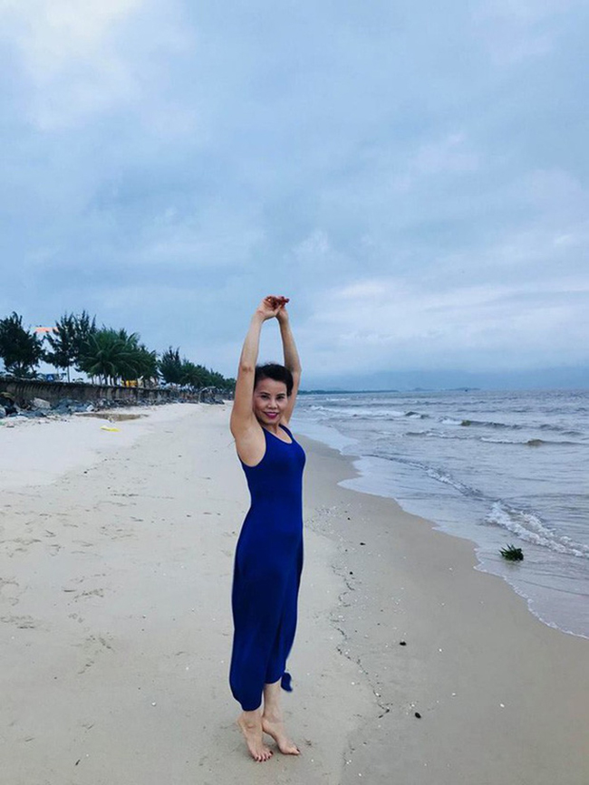 Qua loạt ảnh đời thường, ít người đoán được tuổi thật của mẹ Hà Hồ.