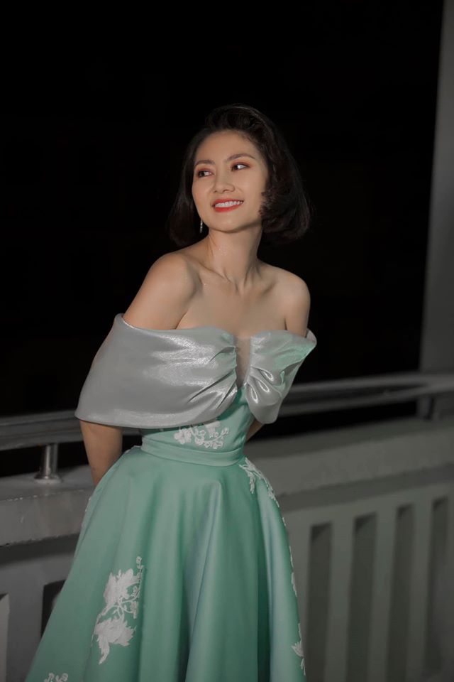 Phong cách hở vòng 1 tinh tế của mỹ nhân Việt mang danh