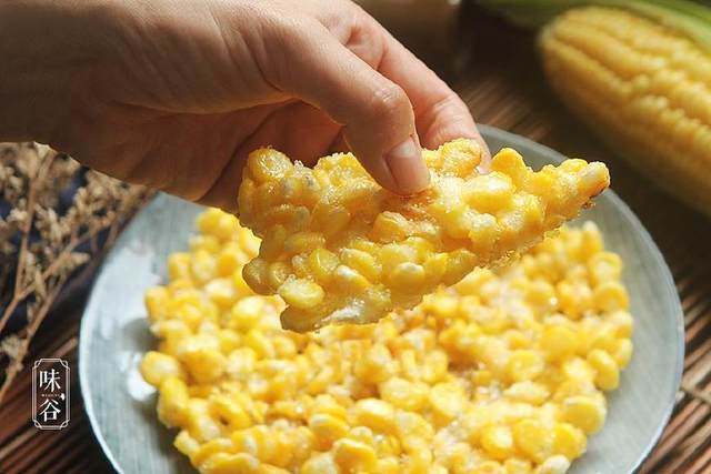 Ngô non nấu sữa hay chè xưa rồi, thử ngay kiểu bánh này cực kỳ đơn giản lại hấp dẫn - 7