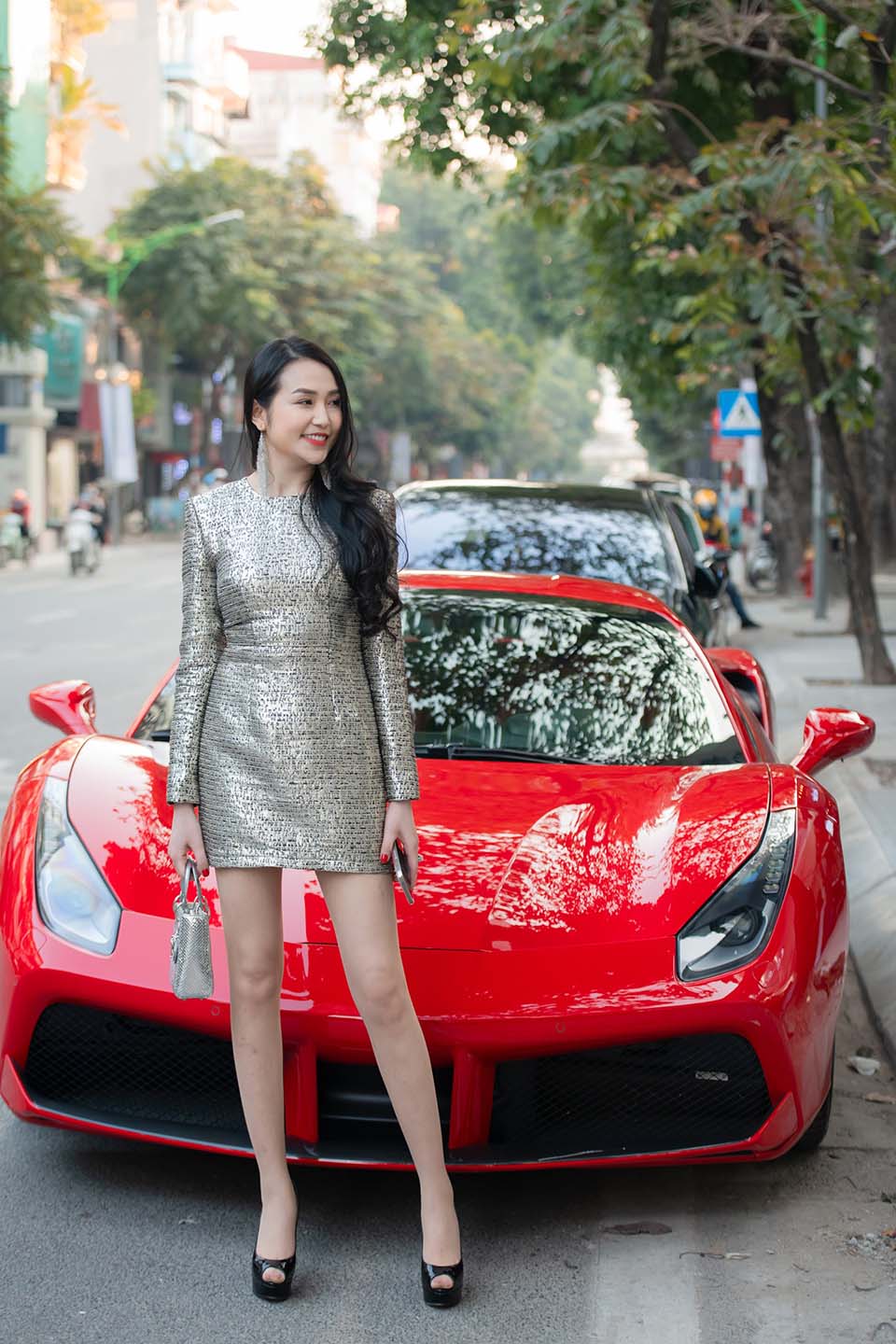 Vợ chủ tịch giàu có, nóng bỏng cỡ nào mà khiến Tuấn Hưng không dám rời mắt nửa bước? - 9