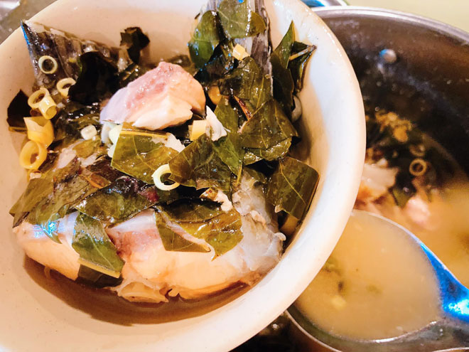 Cá nấu lá đắng thơm ngon, lạ miệng lại giải rượu cực nhanh - 3