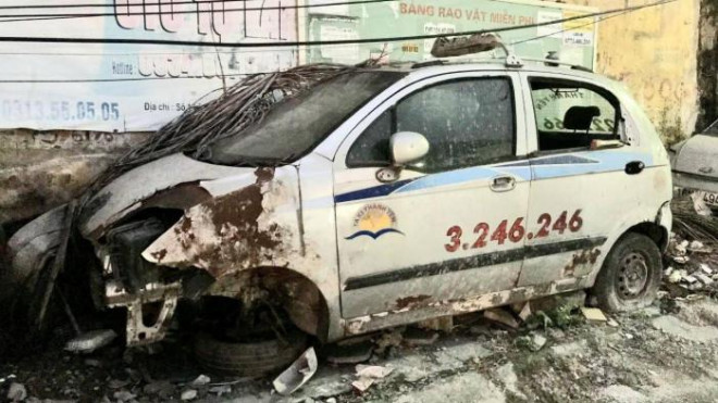 Giật mình dàn xe taxi