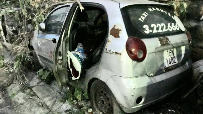 Giật mình dàn xe taxi