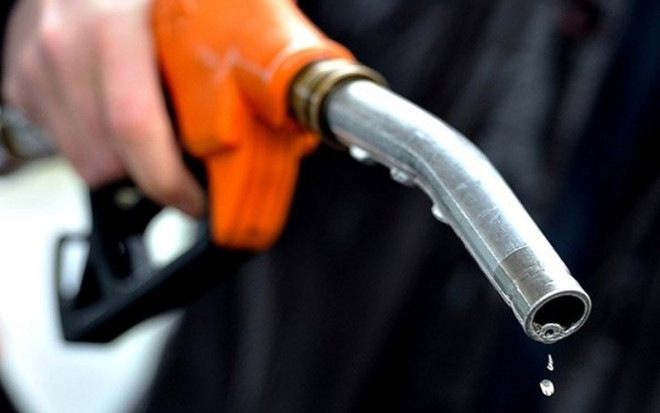 Don't fill the tank with gas, follow the 13 tips below to save a lot of money - 1