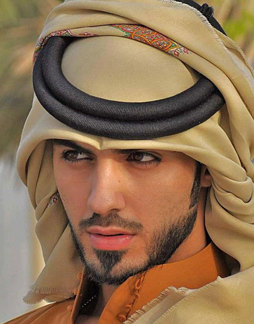 Hoàng tử Ả Rập Xê-Út đẹp trai có những hoạt động, công việc gì trong đời sống và sự nghiệp của mình?