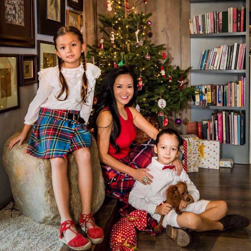 Cuộc sống của mẹ con ca sĩ Hồng Nhung sau khi chồng cũ tái hôn - 1