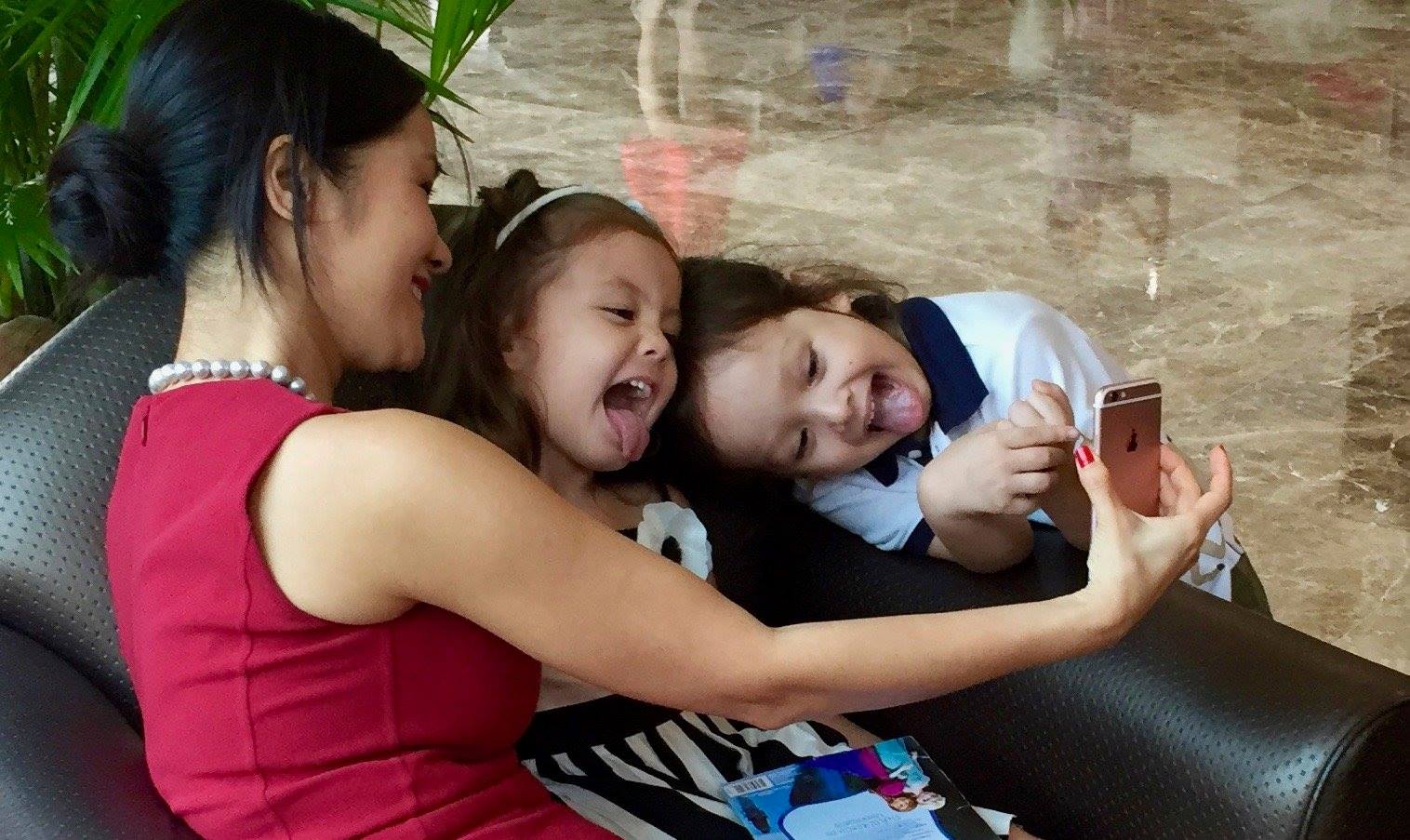 Cuộc sống của mẹ con ca sĩ Hồng Nhung sau khi chồng cũ tái hôn - 15