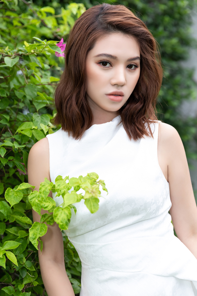 Hoa hậu Việt lộ ảnh hẹn hò SAO ngoại hạng Anh '450 tỷ' là ai? - 5