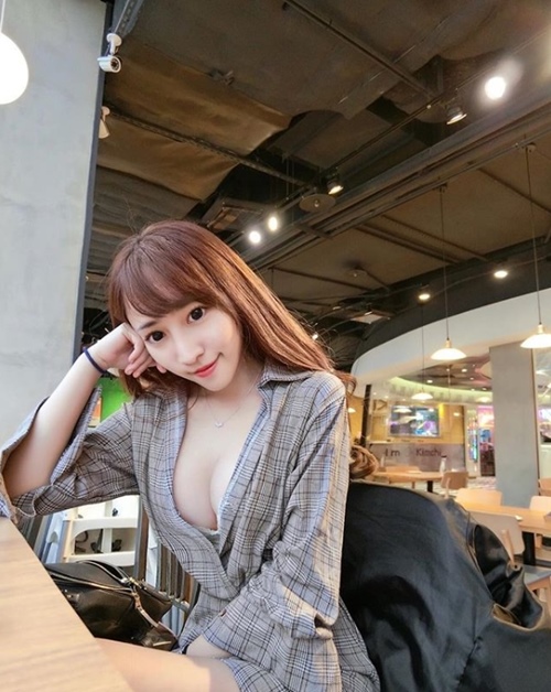 Nữ y tá sở hữu vòng 1 “đốt mắt”, đẹp tựa thiên thần nội y - 5