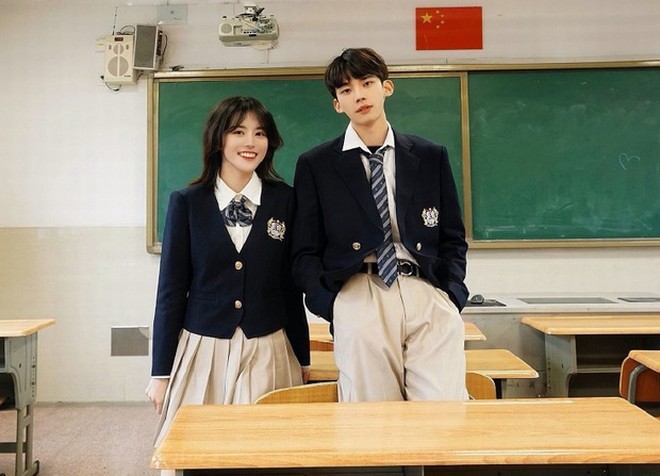 Cặp đôi nổi tiếng Trung Quốc bị fan quay lưng vì lộ nhan sắc thật - 1