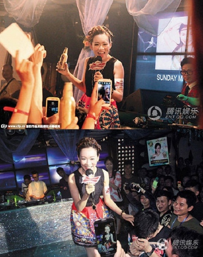 Năm 2014, Dương Tư Kỳ chủ yếu sống ở Đại lục, thường làm tại các quán bar hoặc nhà hàng đêm ở Quảng Châu, Thâm Quyến, An Huy, Hạ Môn. Công việc của cô là tiếp thị, bán bia hầu khách.