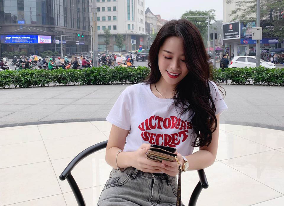 2 nữ sinh 10X làm MC đài VTV: Lên hình thanh lịch, đời thường mặc quyến rũ - 14