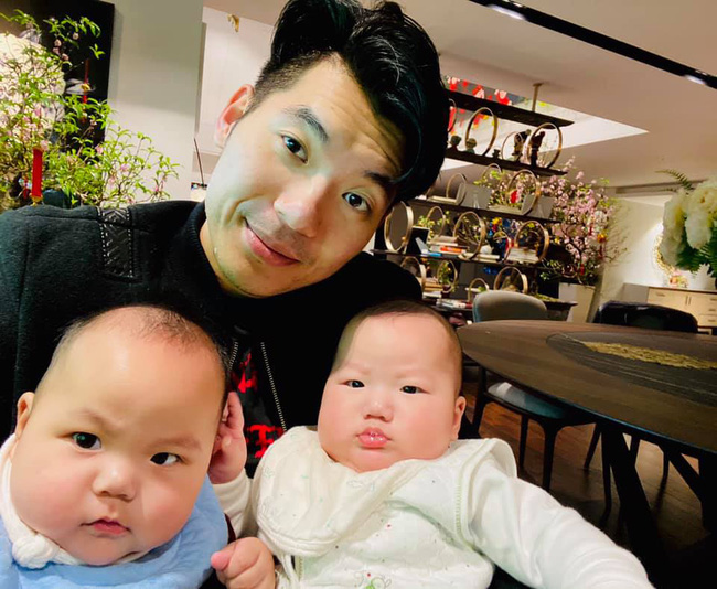 Năm 2019, Trương Nam Thành chào đón 2 con trai đầu lòng. Anh vui mừng chia sẻ trên trang cá nhân: "Một thế giới mới tốt đẹp đầy tình yêu thương chào đón 2 con heo vàng của ba mẹ ra đời. Ba Thành và mẹ sẽ làm tất cả vì các con".
