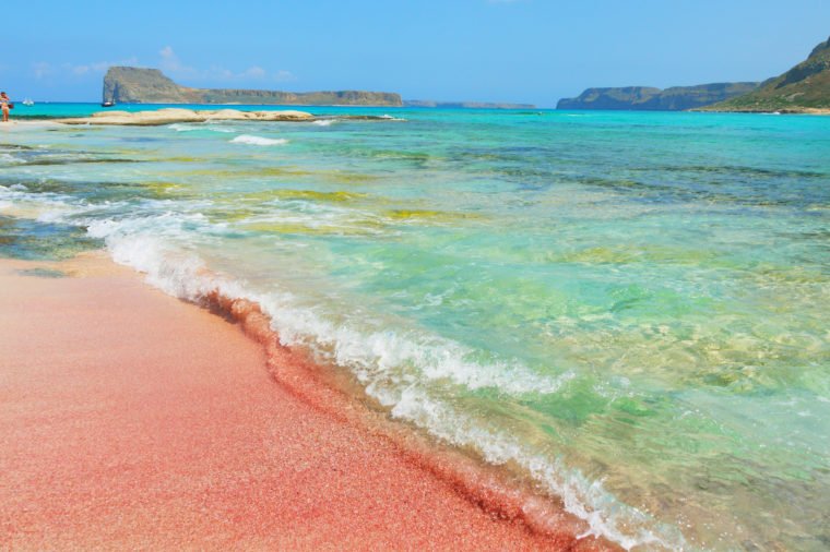 Những bãi biển màu hồng dành cho du khách ưa lãng mạn Nhung-bai-bien-mau-hong-danh-cho-du-khach-thich-lang-man-11-1588235115-334-width760height506