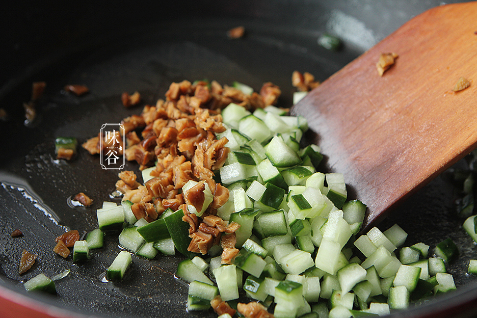 Tận dụng cơm thừa làm món trứng bọc cơm siêu hấp dẫn - 4