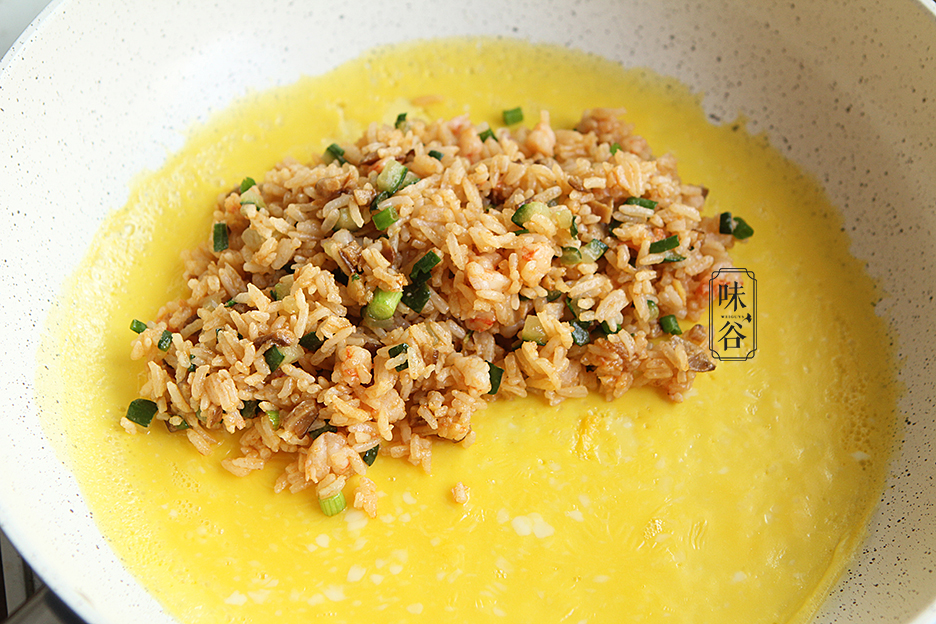 Tận dụng cơm thừa làm món trứng bọc cơm siêu hấp dẫn - 7