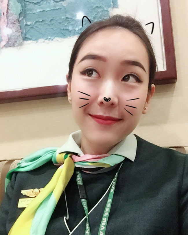 Vẻ đẹp nóng bỏng của nữ tiếp viên hàng không vừa được hot boy bóng rổ cầu hôn - 5