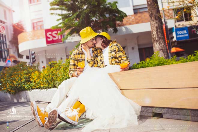 Cô dâu 65 tuổi tung bộ ảnh cưới ôm hôn chồng ngoại quốc 24 tuổi - 6