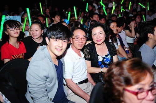 Đông Nhi được nhà hôn phu đại gia hàng nhựa lớn nhất Việt Nam đối xử ra sao? - 11