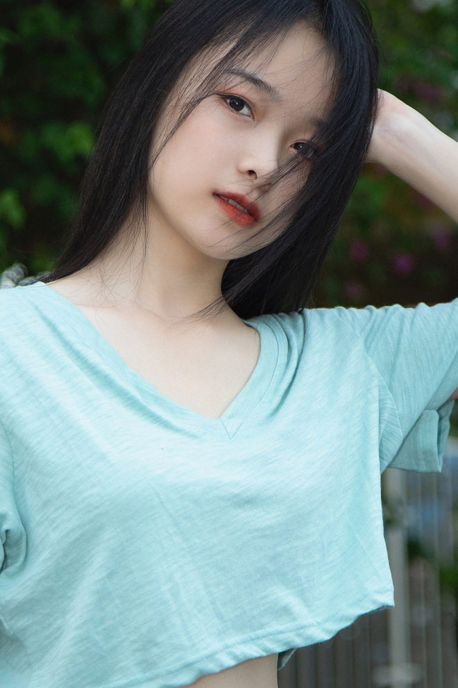 Đến nhà bà Tân Vlog “ăn chực”, ba cô gái khiến dân mạng