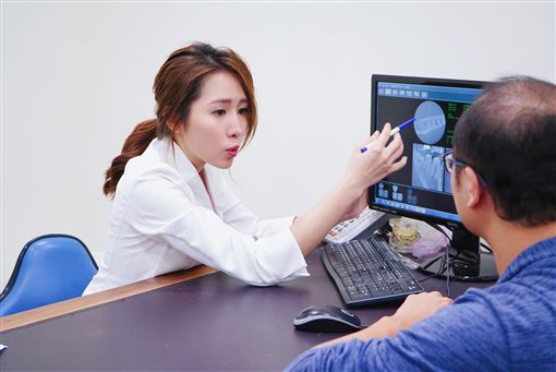 Nữ nha sĩ siêu gợi cảm khiến đàn ông nào cũng muốn tới khám mỗi ngày - 4