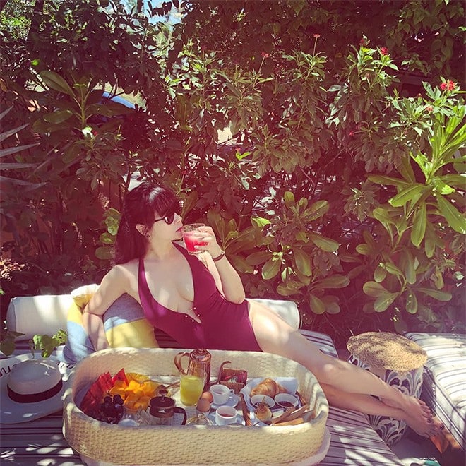 Vợ BTV Quốc Khánh khoe ảnh bikini gợi cảm - 1