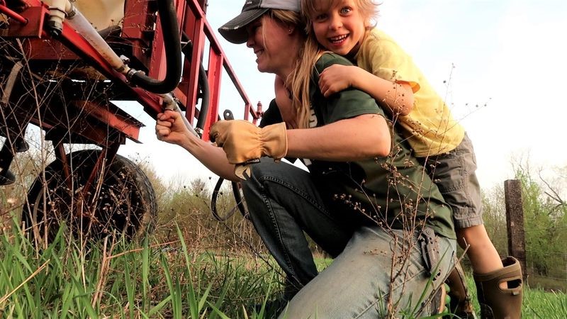 Trước Bà Tân Vlog, những nông dân này đã kiếm tiền tỷ dễ dàng nhờ làm video - 2