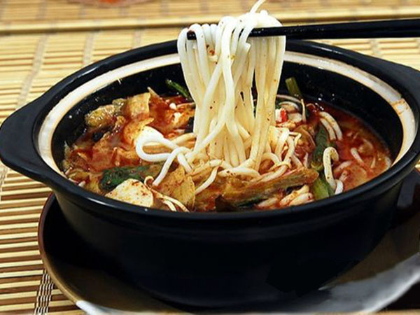 Truyền thuyết đằng sau món “mỳ qua cầu” nổi tiếng của Vân Nam - 5