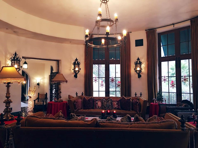 Biệt thự xa hoa 33 triệu đô của tỷ phú 75 tuổi là tình cũ của