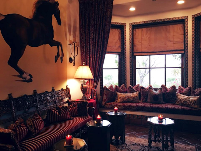 Biệt thự xa hoa 33 triệu đô của tỷ phú 75 tuổi là tình cũ của