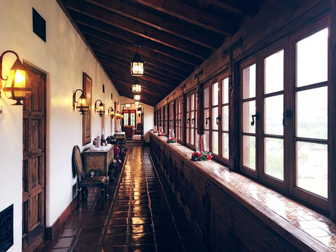 Biệt thự xa hoa 33 triệu đô của tỷ phú 75 tuổi là tình cũ của