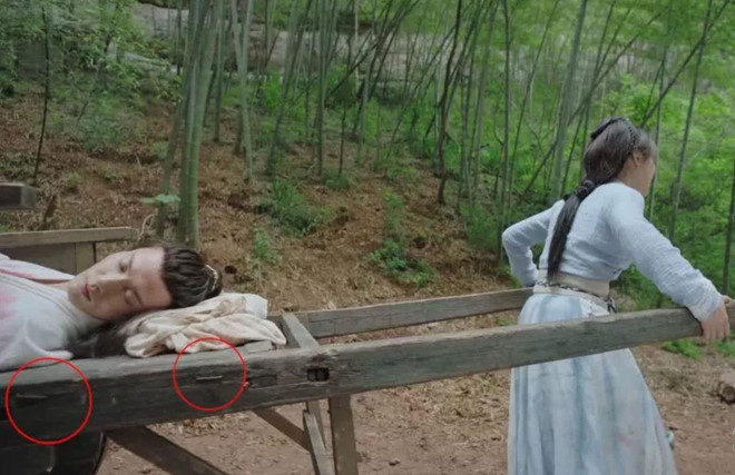 Áo yếm có khóa kéo và những hạt sạn không thể nhịn cười trong phim cổ trang TQ - 6