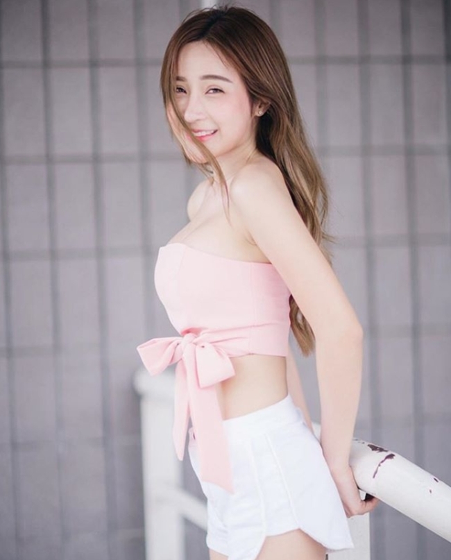 Người đẹp hiện sở hữu trang Instagram hơn 1,1 triệu fan hâm mộ.