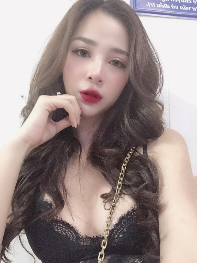 Nhan sắc gây thương nhớ của chân dài Tú Linh.