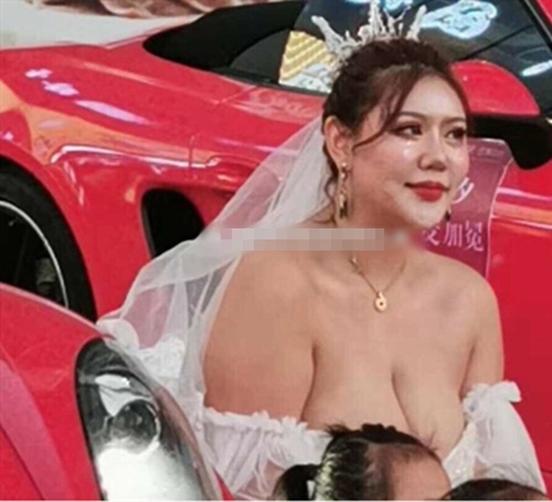 Hot girl siêu vòng 1 bị bắt gặp ngoài đời gây sốc vì nhan sắc thật - 5