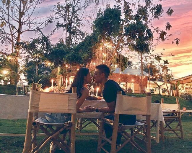 Thỉnh thoảng, Tâm Tít khoe ảnh tình cảm bên ông xã.