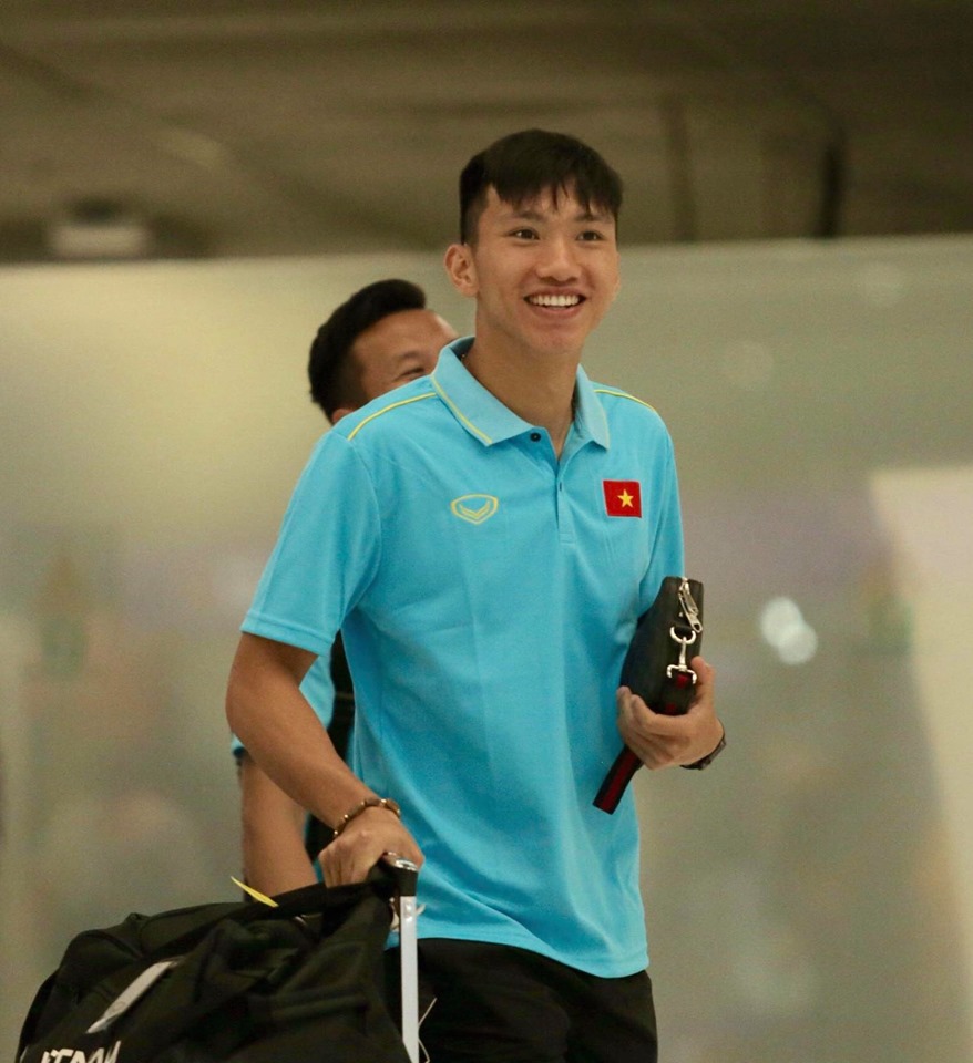 Lương nửa tỷ đồng mỗi tháng, Đoàn Văn Hậu có dùng hàng hiệu