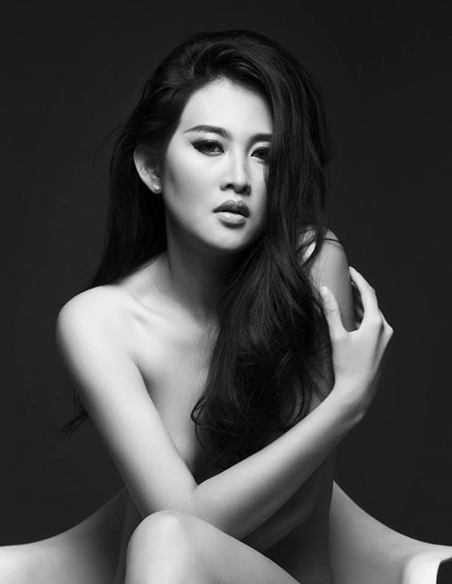 Thời đỉnh cao, người đẹp gốc Bến Tre sở hữu đường cong bắt mắt với số đo 86-60-90 cùng gương mặt khả ái, phúc hậu. Có lợi thế ngoại hình, Trúc Nguyễn từng chụp nhiều bộ ảnh nghệ thuật gợi cảm. Thậm chí, chân dài 8X còn mạnh dạn chụp hình bán nude.