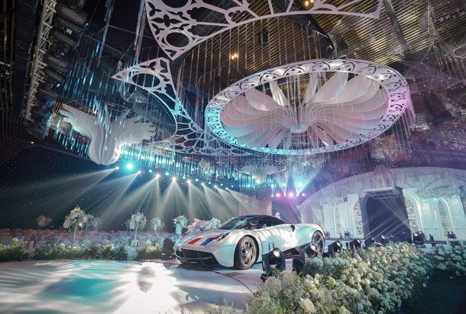 Đại gia Minh Nhựa lái siêu xe 80 tỷ đưa ‘ái nữ’ vào lễ đường, đám cưới toàn nghệ sĩ nổi tiếng - 1