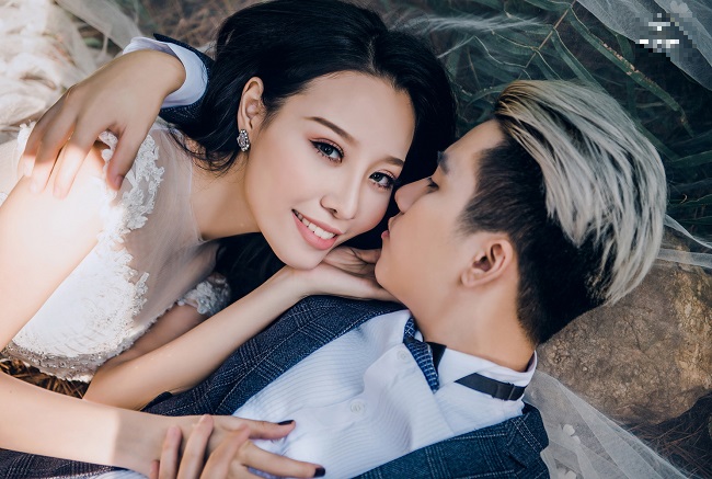 Năm 2017, Mạnh Quân kết hôn cùng cô nàng xinh đẹp tên là Hà Kim (sinh năm 1994). Hiện tại, cặp đôi đã có 1 bé gái 2 tuổi vô cùng đáng yêu và "Quắt đại ca" rất hài lòng về cuộc hôn nhân ấm áp này.