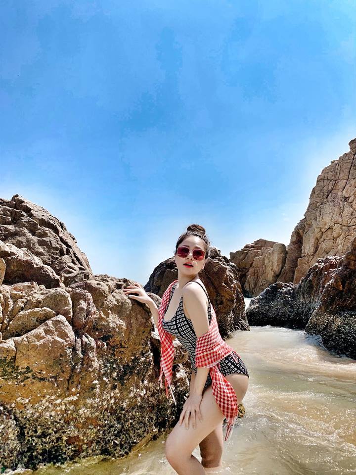 Sau 6 tháng vướng ồn ào lộ clip nóng, hot girl Trâm Anh